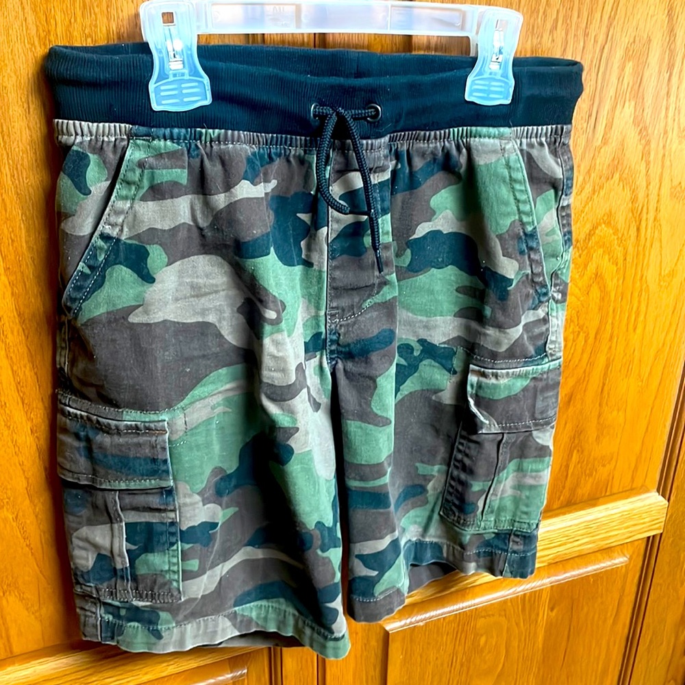10/12 husky boys camo shorts